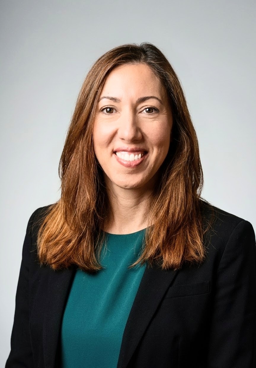 Portrait of Angeles Hernandez Acosta, founder of NovaFMI Advisory